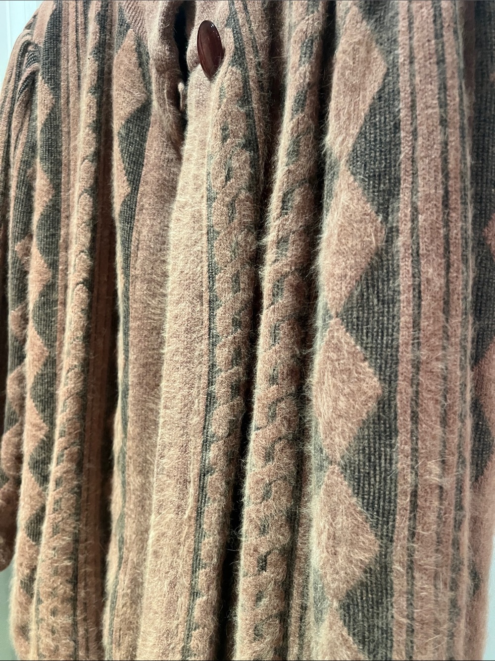 Vintage-Women's Knit & Lined Cardigan Sweater - Tan & Charcoal 65% Angora - Picture 10 of 12